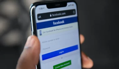 Mengatasi Facebook Keluar Sendiri