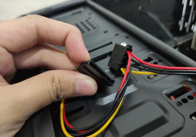 Cari Kabel Power SATA dari PSU