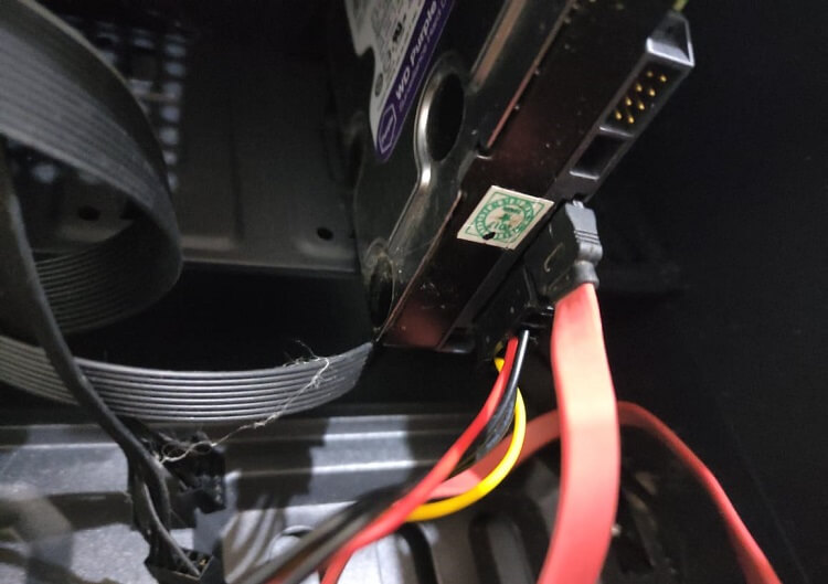 Memasang Kabel Power untuk Harddisk