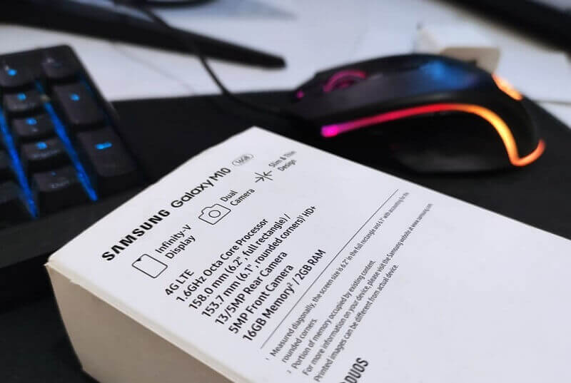 Cek Ukuran Layar di Dus HP