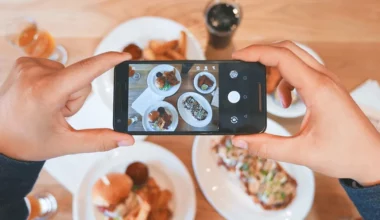 Cara Memberi Tanggal dan Lokasi di Foto