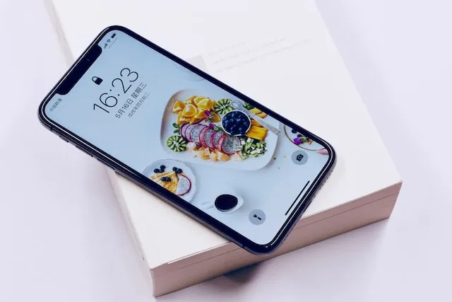 Layar iPhone Terlihat Menggelembung