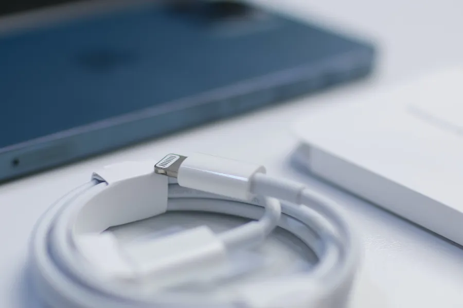 Ganti Kabel iPhone yang Dipakai