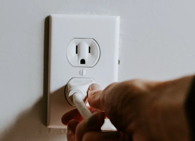 Mengecek Kabel Power
